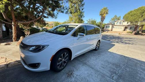 White 2018 Chrysler Pacifica Limited