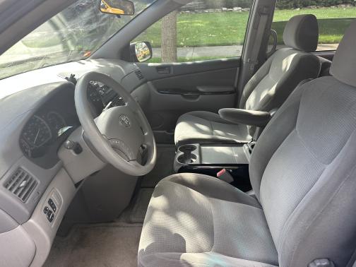 2004 Toyota Sienna LE