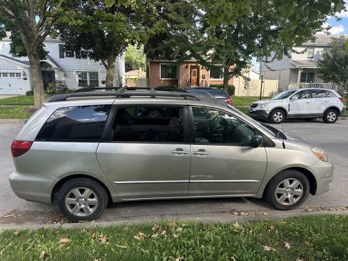 2004 Toyota Sienna LE