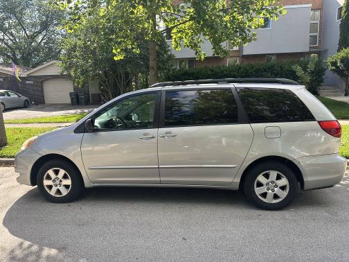 2004 Toyota Sienna LE