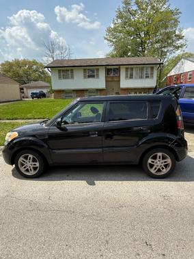 Black 2010 Kia Soul +