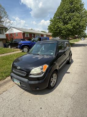 Black 2010 Kia Soul +