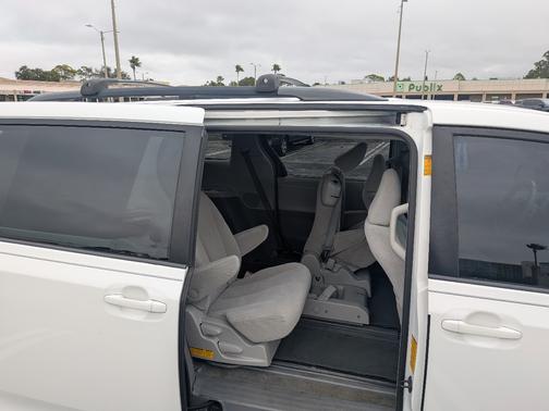 2014 Toyota Sienna LE