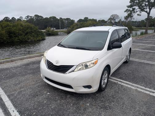 2014 Toyota Sienna LE