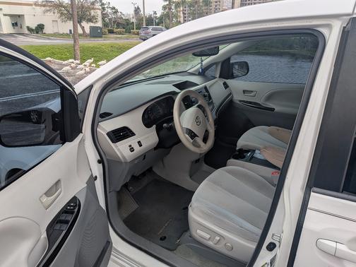 2014 Toyota Sienna LE