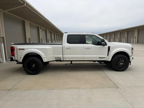 White 2023 Ford F-450 Lariat
