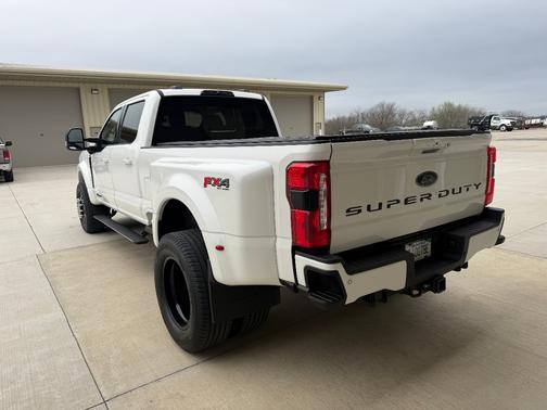 White 2023 Ford F-450 Lariat