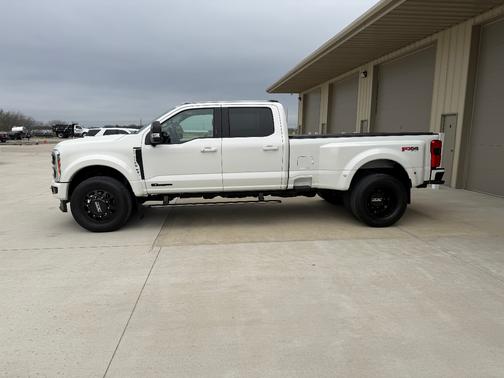 White 2023 Ford F-450 Lariat