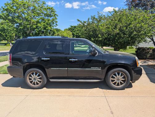 Black 2009 GMC Yukon Denali