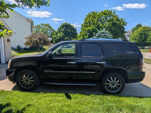 Black 2009 GMC Yukon Denali