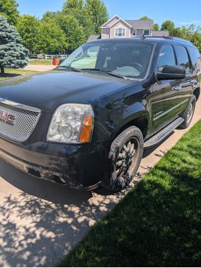 Black 2009 GMC Yukon Denali