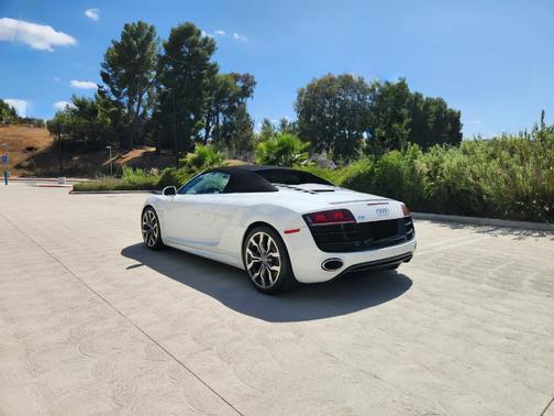 White 2012 Audi R8 5.2 quattro Spyder