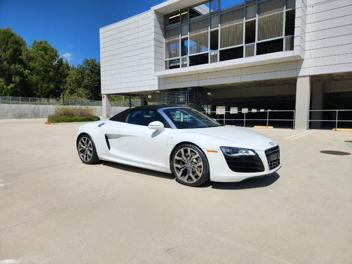 White 2012 Audi R8 5.2 quattro Spyder