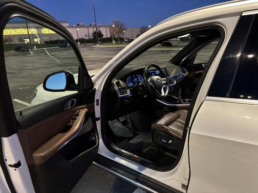 White 2021 BMW X5 PHEV xDrive45e