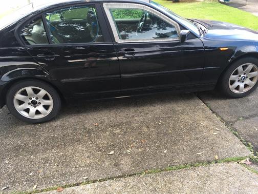 Black 2002 BMW 325 i