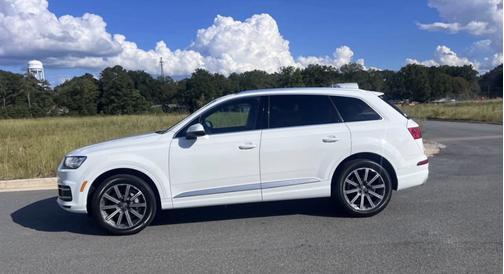 White 2019 Audi Q7 45 Premium Plus