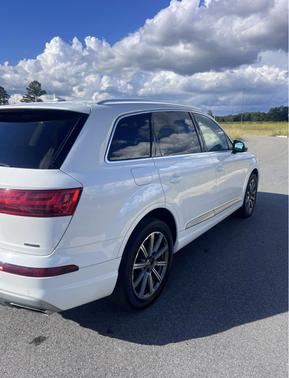 White 2019 Audi Q7 45 Premium Plus