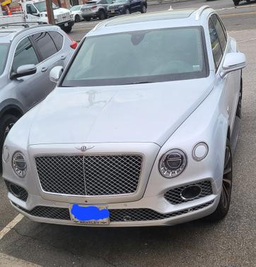 Photo 2 of 2 of 2018 Bentley Bentayga W12 Signature