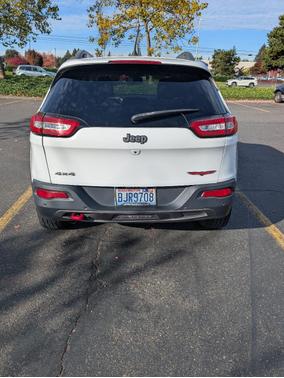 White 2018 Jeep Cherokee Trailhawk