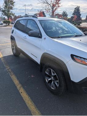 White 2018 Jeep Cherokee Trailhawk