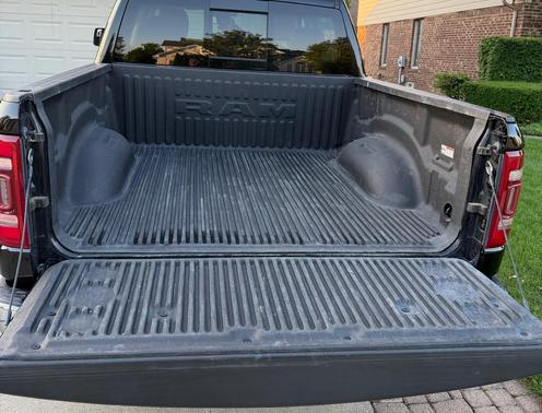 Black 2019 RAM 1500 Laramie