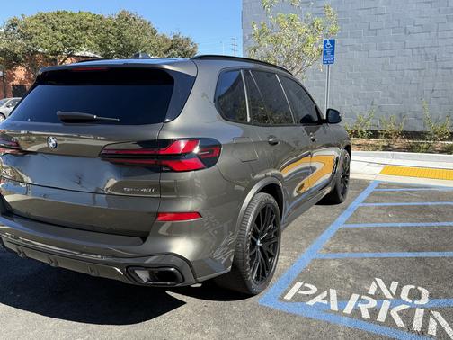 Green 2024 BMW X5 sDrive40i