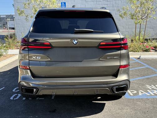 Green 2024 BMW X5 sDrive40i