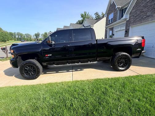 Black 2019 Chevrolet Silverado 2500 LTZ