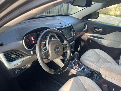 2017 Jeep Cherokee Overland