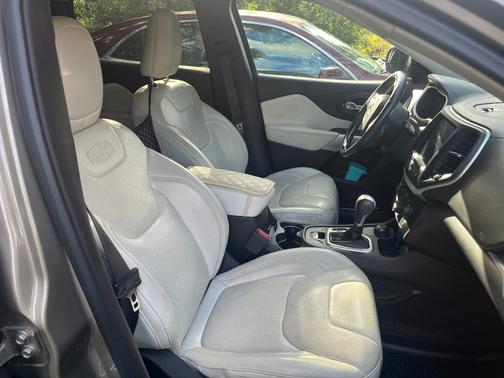 2017 Jeep Cherokee Overland