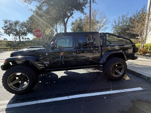 2023 Jeep Gladiator Overland