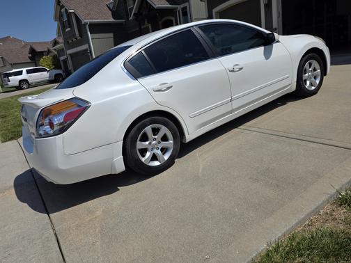 White 2008 Nissan Altima 2.5 S