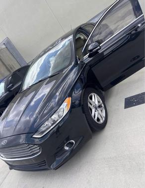 Black 2014 Ford Fusion SE