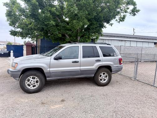 Silver 2001 Jeep Grand Cherokee Laredo