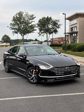 Black 2020 Hyundai SONATA Hybrid Blue