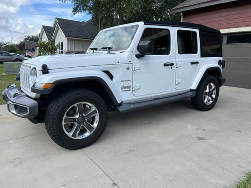 White 2019 Jeep Wrangler Unlimited Sahara