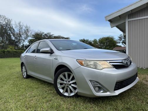 2013 Toyota Camry Hybrid XLE