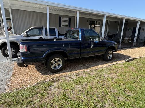 Blue 2002 Chevrolet S-10 LS