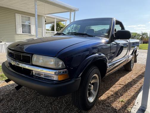Blue 2002 Chevrolet S-10 LS