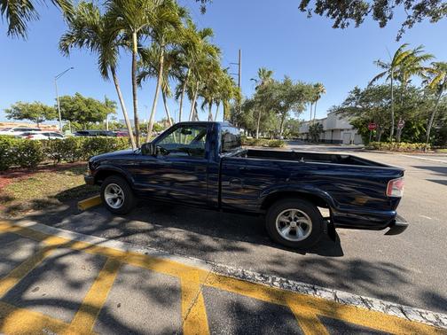 Blue 2002 Chevrolet S-10 LS