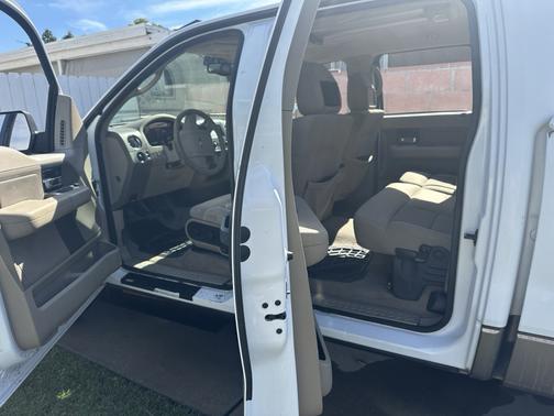 White 2005 Ford F-250 XLT Crew Cab Super Duty