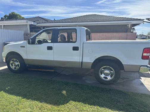 White 2005 Ford F-250 XLT Crew Cab Super Duty