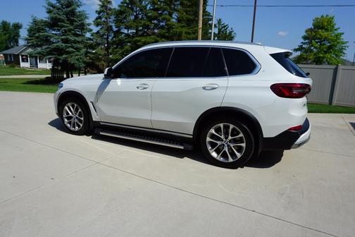 White 2019 BMW X5 xDrive40i