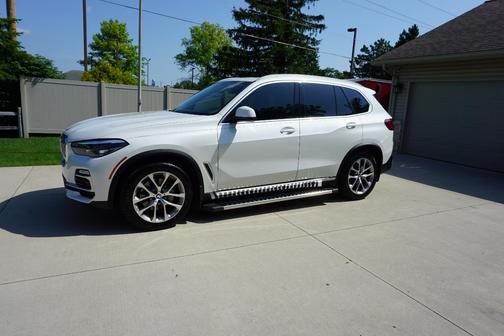 White 2019 BMW X5 xDrive40i