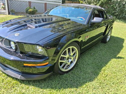Black 2005 Ford Mustang GT