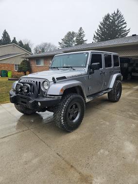 Silver 2014 Jeep Wrangler Unlimited Rubicon