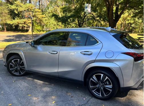 2025 Lexus UX 300h Premium