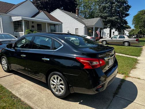 Black 2016 Nissan Sentra SV
