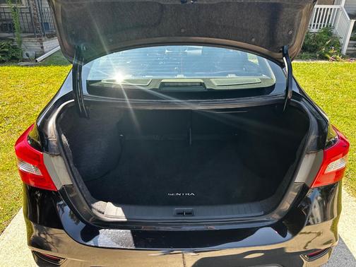 Black 2016 Nissan Sentra SV