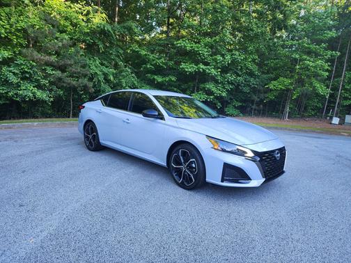 White 2024 Nissan Altima 2.5 SR